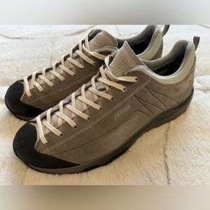 Like NEW! $180 Asolo GV Space Vibram Hiking Trail Shoes 10.5